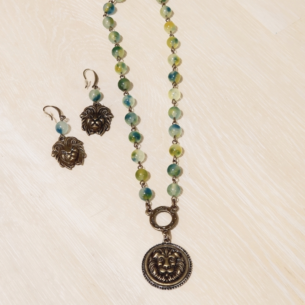 Melania Clara Beaded Lion Necklace and Earring Set NWOT